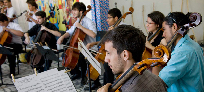 O UFRN CELLOS, grupo permanente do NAC/UFRN,  está abrindo um CURSO DE INICIAÇÃO AO VIOLONCELO.